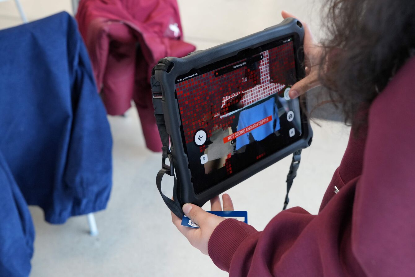 Mithilfe moderner Laserscan- bzw. Punktwolkenverfahren erfassten die Schülerinnen und Schüler reale Räume digital.