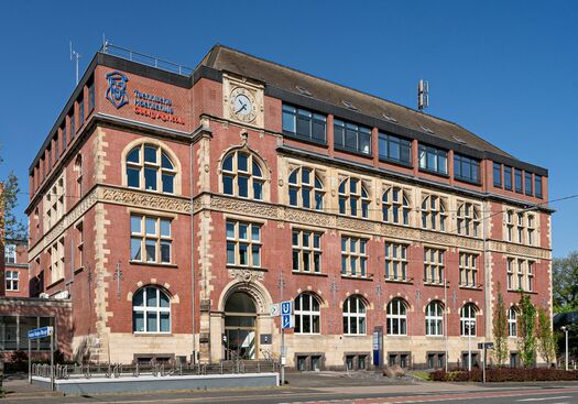 Hauptgebäude der THGA mit Haupteingang Campus THGA in Bochum