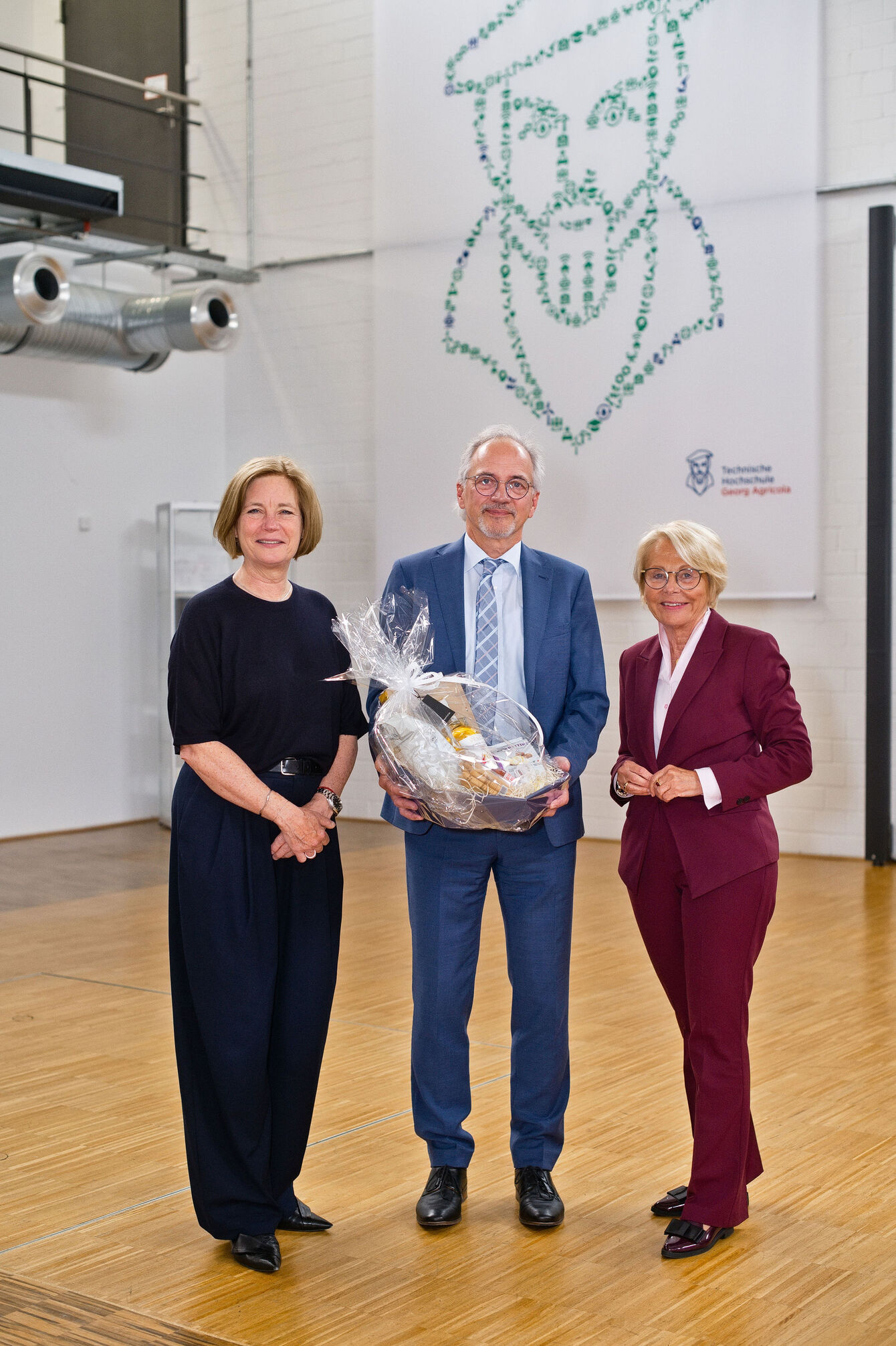 Verabschiedet wurde Prof. Michael Bendrat als Vizepräsident für Studium und Lehre an der THGA.