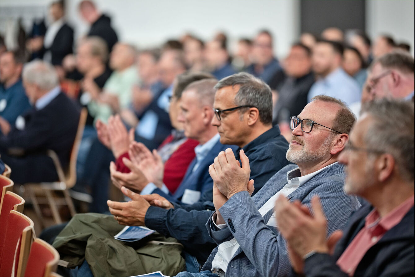ReConnect@THGA: 2026 trafen sich erneut die Alumni der THGA zum Austausch und zur Vernetzung. Willkommen im Studierendenzentrum der THGA