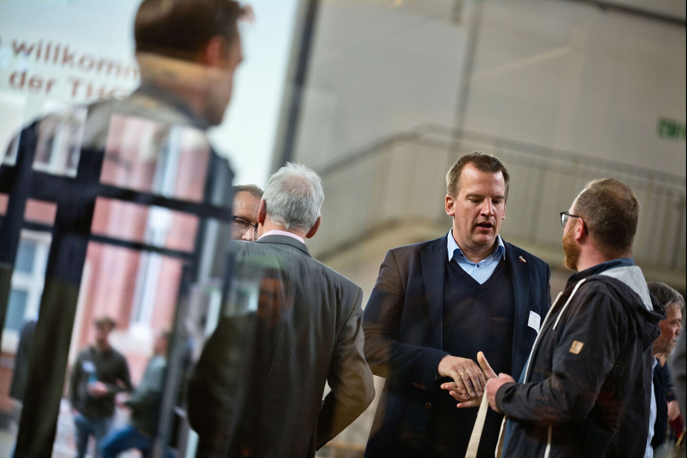 ReConnect@THGA: 2026 trafen sich erneut die Alumni der THGA zum Austausch und zur Vernetzung. Willkommen im Studierendenzentrum der THGA