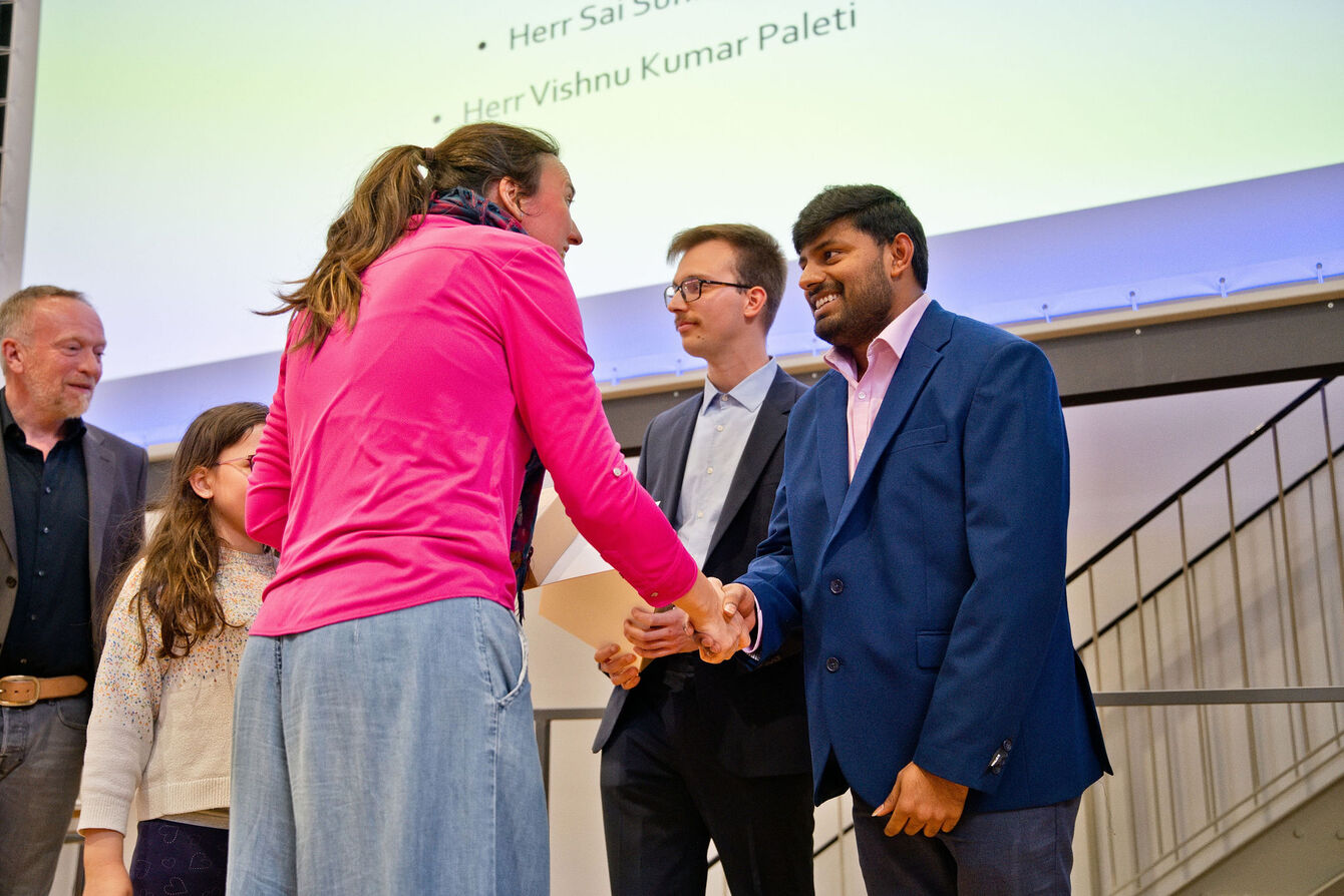 Auch viele internationale Studierende erhielten ihre Abschlussurkunden für ihren Master. Graduierungsfeier THGA. 