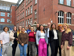 Auf dem Bild ist das Projektteam von FIT@THGA abgebildet zusammen mit einigen internationalen Studierenden der THGA. 