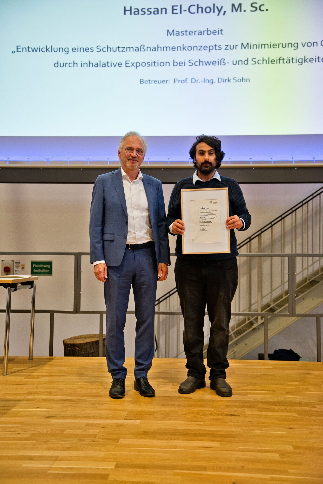 Hassan El-Choy (Master Betriebssicherheitsmanagement) erhielt feierlich den Heintzmann-Preis überreicht