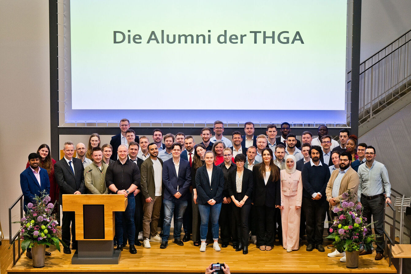 Graduierung an der THGA: rund 55 Studierende ließen sich Ende April von knapp 200 Gästen feiern. 