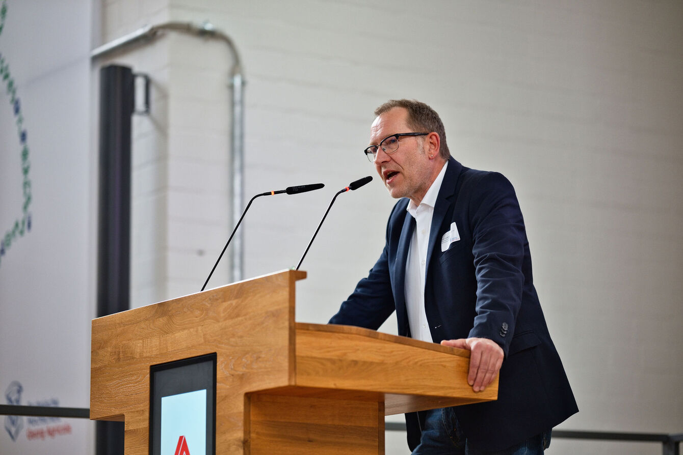ReConnect@THGA: 2026 trafen sich erneut die Alumni der THGA zum Austausch und zur Vernetzung. Willkommen im Studierendenzentrum der THGA