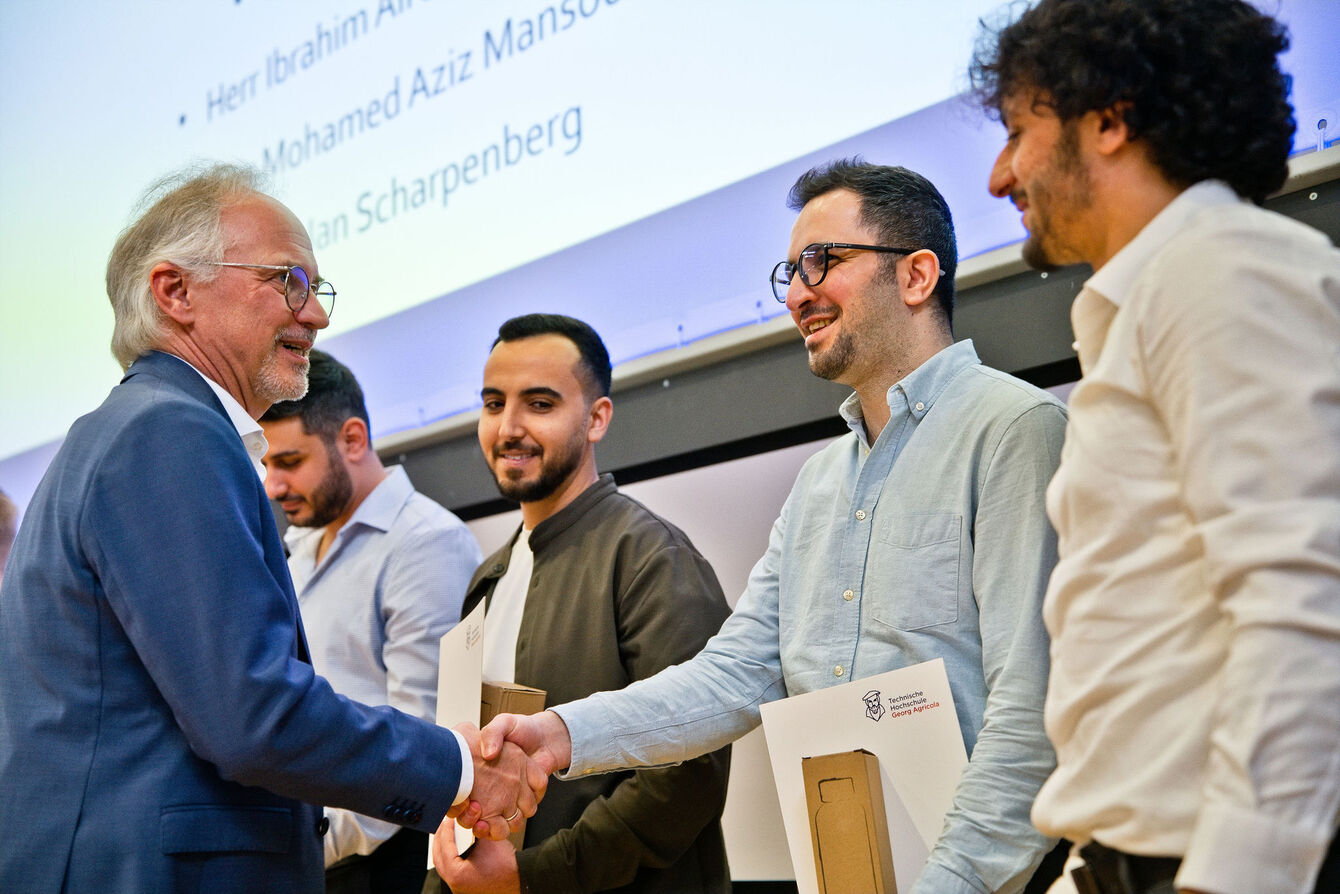 Zahlreiche Abschlüsse auch im Studiengang Elektrotechnik. Graduierungsfeier THGA. 
