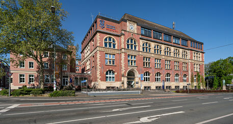 THGA_Gebäude_Bochum Das historische Hauptgebäude der Technischen Hochschule Georg Agricola von der Herner Straße aus