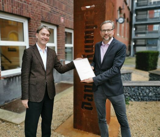 Bester hauptamtlicher Lehrender: Prof. Dr. Peter Frank (re.) mit THGA-Präsident Prof. Dr. Jürgen Kretschmann (li.)