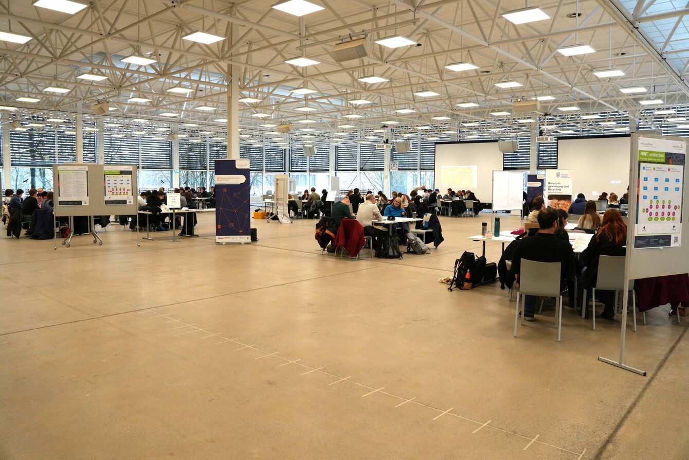 MINTsight Bochum: Einmal jährlich präsentiert sich die THGA auf diesem schulweiten Format für MINT Fächer. 