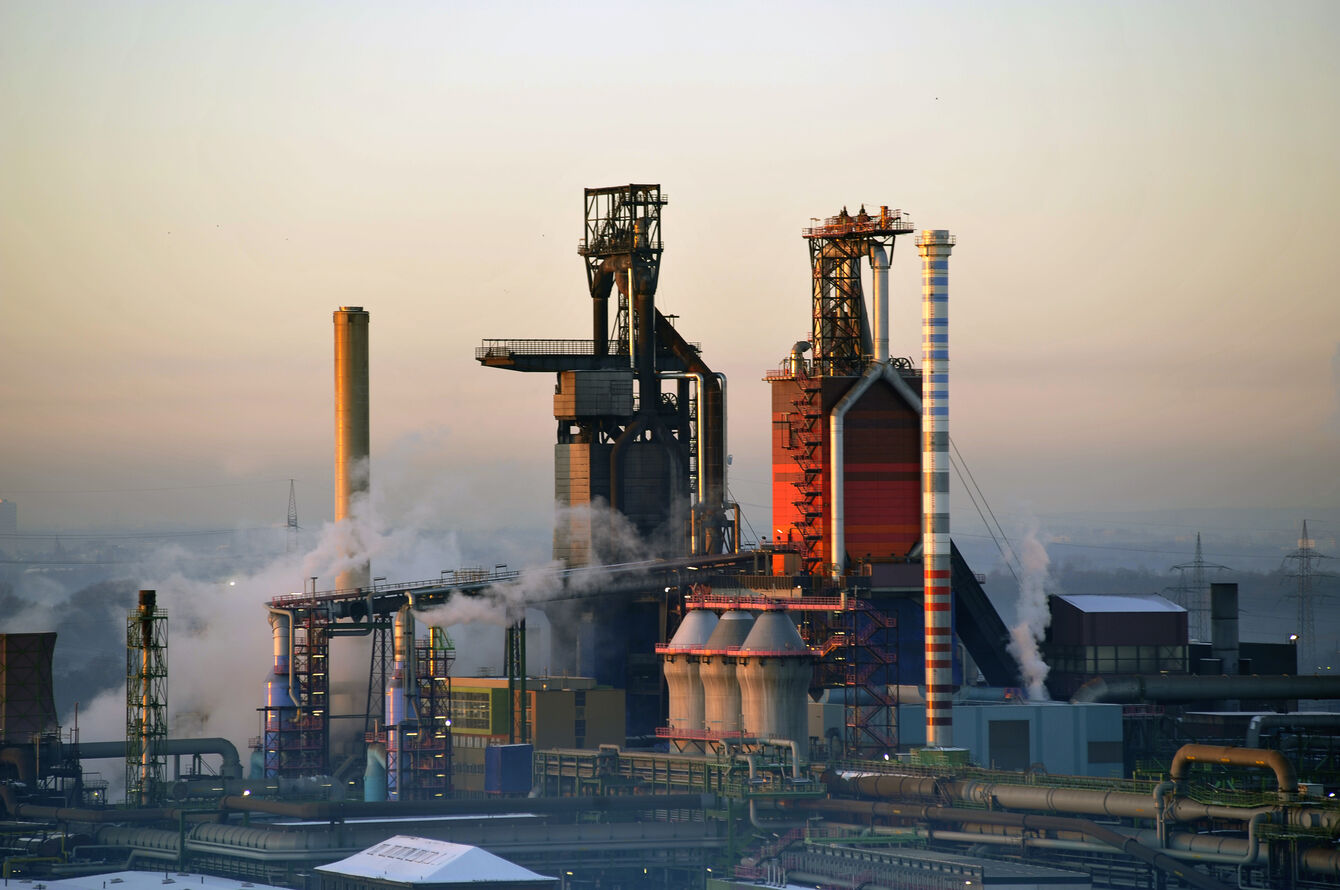 Hochöfen bei thyssenkrupp im Winter