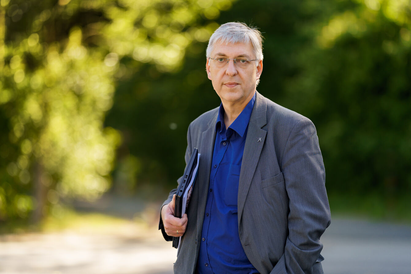 Honorarprofessor Dr. van de Loo
